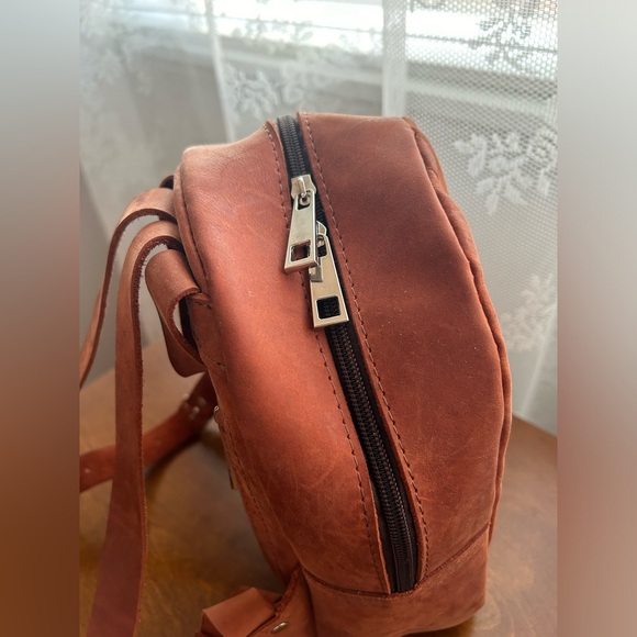 Brown leather backpack - Picture 4 of 8